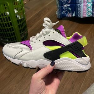 Women’s Nike Huarache like new worn five times